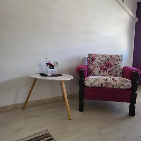 Purple Πανσιόν Μόσταρ